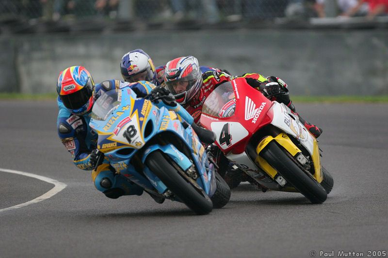 IMG 4581 Bikes cornering in the wet